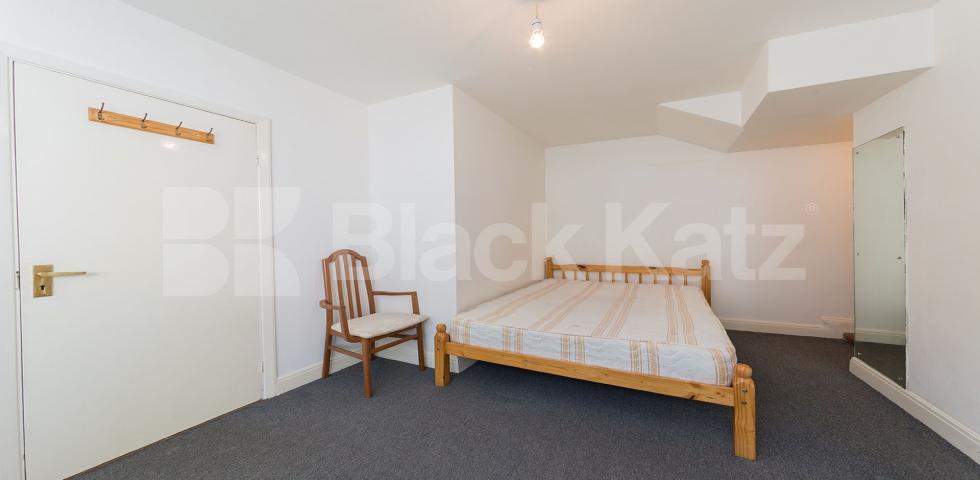 			Great 1 bedroom, 1 Bedroom, 1 bath, 1 reception Flat			 Fairfax Mews, Turnpike Lane / Harringey